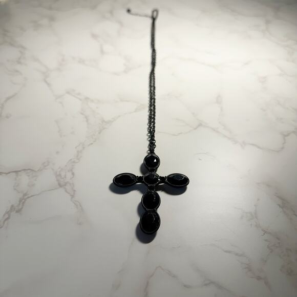 Gothic Black Glass Cross Pendant And 30’ Chain - Picture 2 of 7